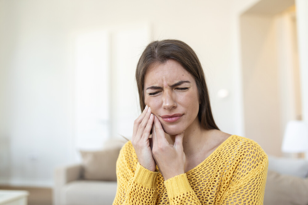 Pain, Teeth, Women, 20-29 Years, Adult, Adults Only, Apartment, Beautiful Woman, Blue Eyes, Carefree, Casual Clothing, Close-up, Confidence, Contented Emotion, Copy Space, Day, Defocused, Dental Health, Domestic Life, Facial Expression, Females, Focus On Foreground, Grief, Horizontal, Human Body Part, Human Mouth, Individuality, Indoors, Leisure Activity, Lifestyles, Living Room, Looking, Modern, One Person, One Woman Only, People, Photography, Physical Injury, Relaxation, Simplicity, Sofa, Toothache, Touching, Weekend Activities, Young Adult, Only Women, Young Women