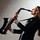 Welovesmiles, Fachzahnarztpraxis für Kieferorthopädie München, Zahnspangen für Musiker, Frau mit Blasinstrument, Saxophon